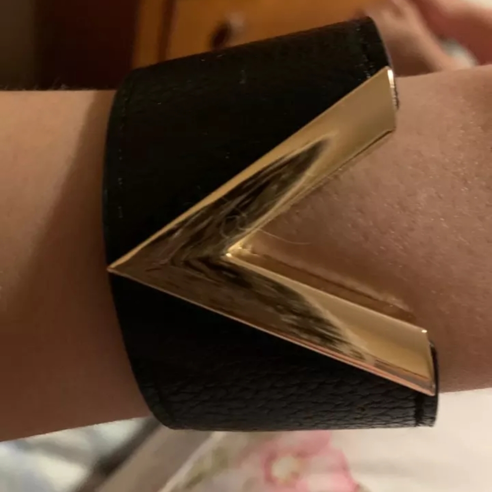 Fashion  "V" Cuff/Bracelet - Picture 3 of 5